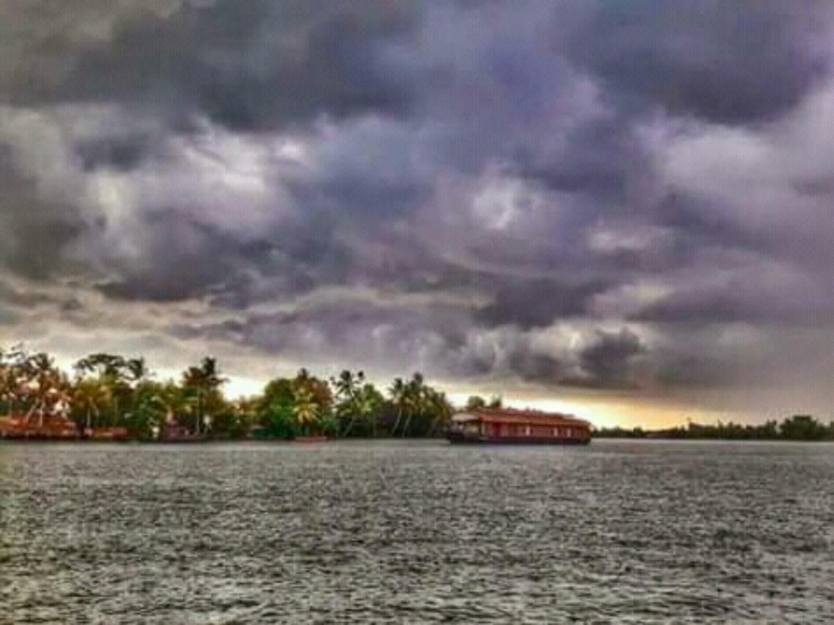 Rajatheeram Beach Homestay & Backwater Cruise Alleppey Alappuzha Экстерьер фото